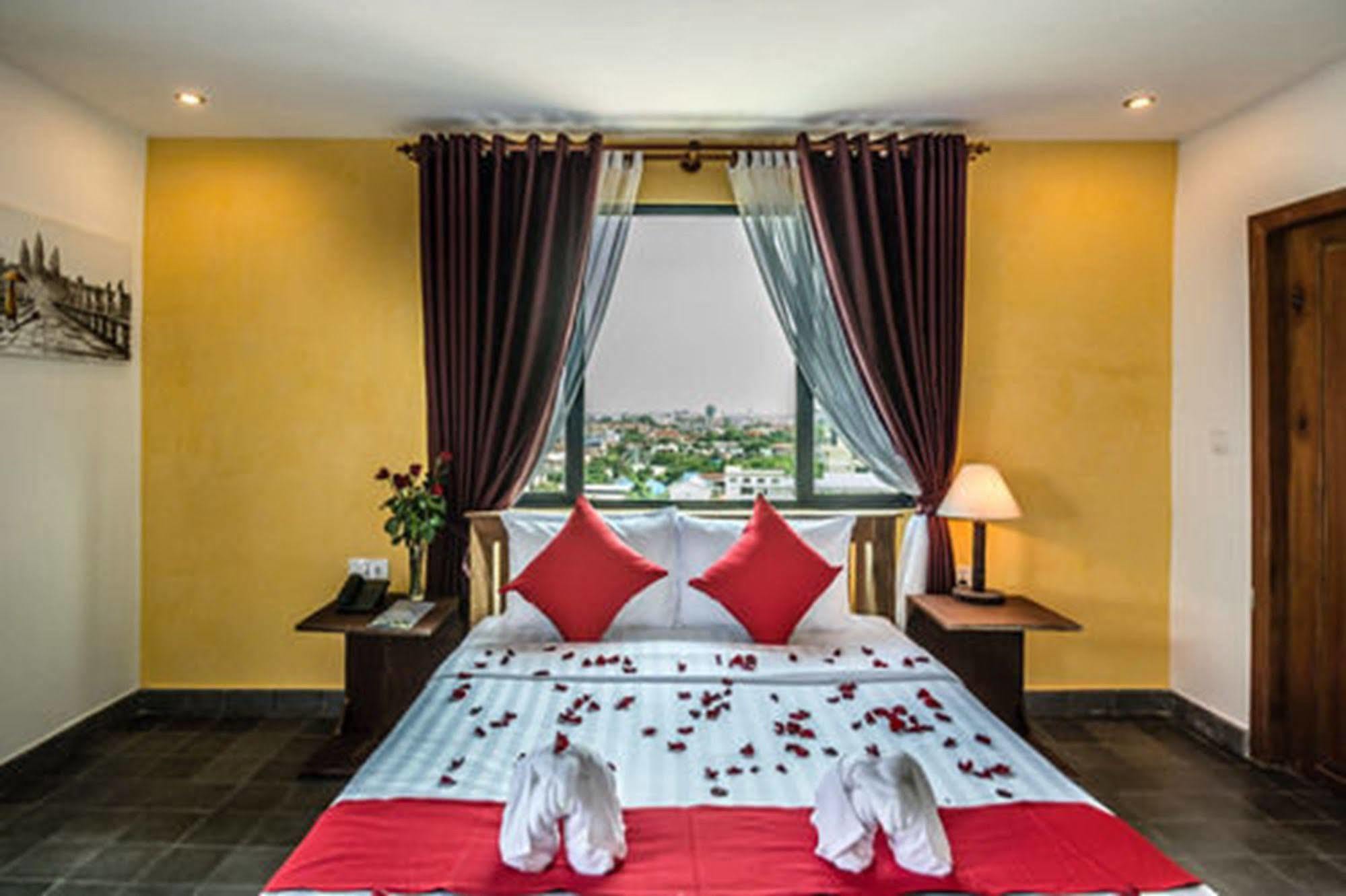 Diamond Palace Resort & Sky Bar Phnom Penh Exterior foto